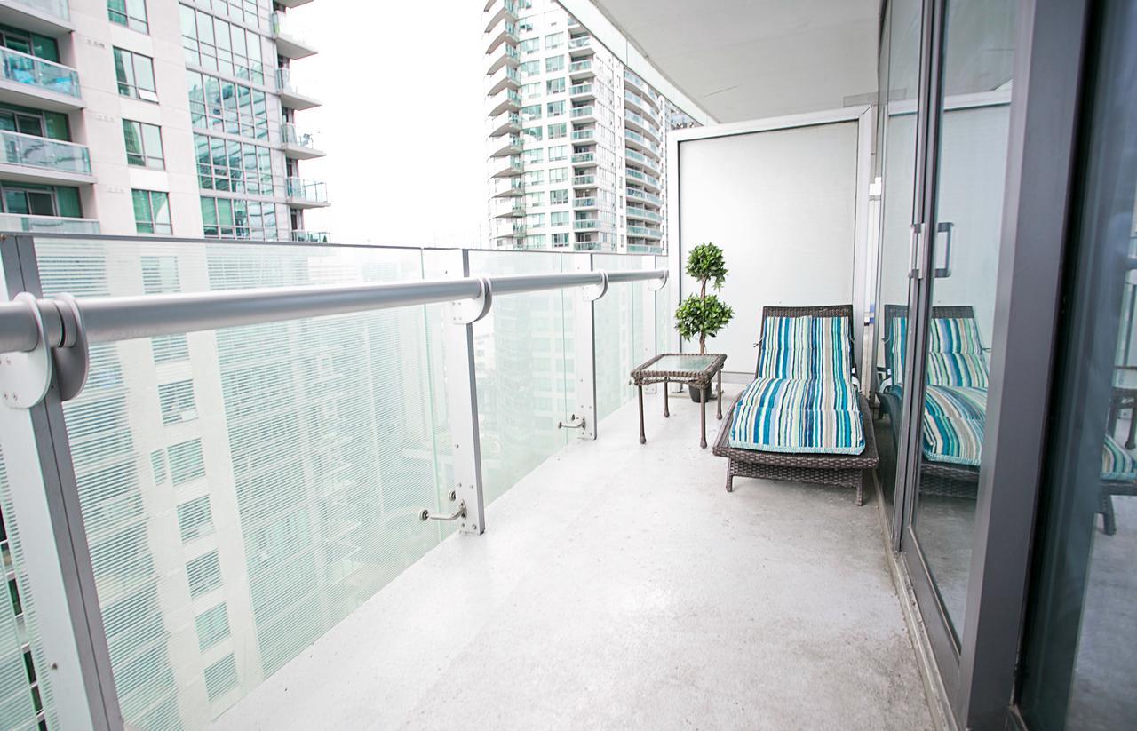 Royal Stays Condominiums - Upscale Downtown Suites Toronto Kültér fotó